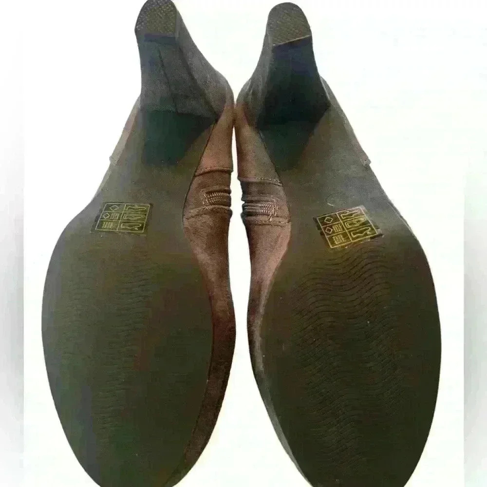 Grey Suede 3” heel boots, NIB - Picture 3 of 3